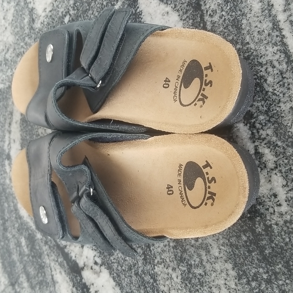 T.S.K. Made in Canada ❤ Sz 40 ❤ Like New ❤ Handmade Sustainable Leather European - Picture 3 of 10